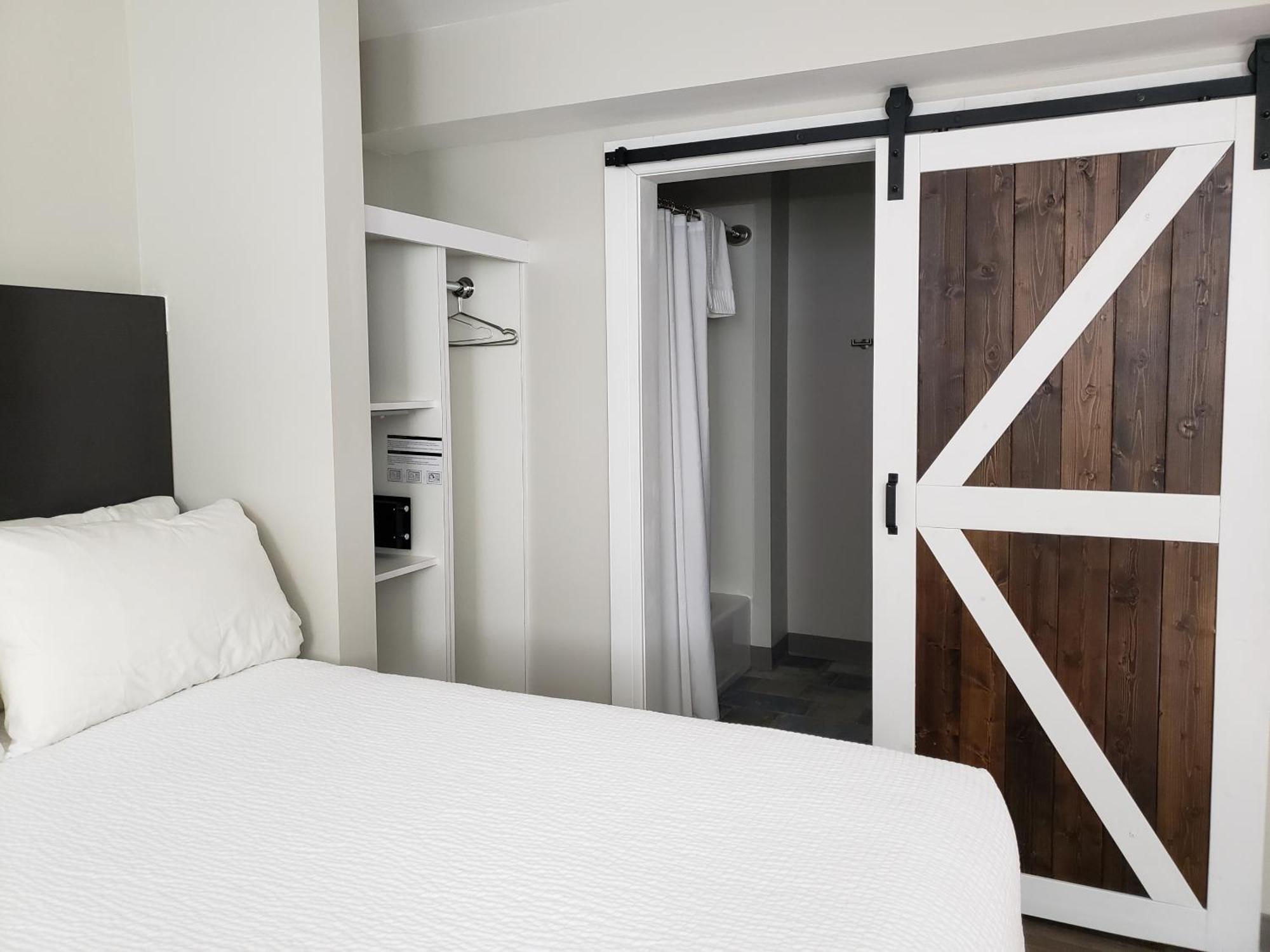Hotel The Y On Broadway 5*